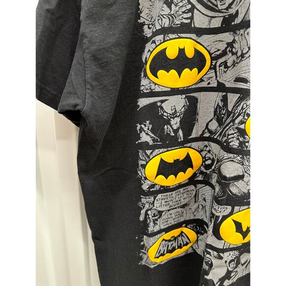 [SOLD] Batman Batsignal Across Generations Shirt Large Y2K Vintage DC - Picture 4 of 7